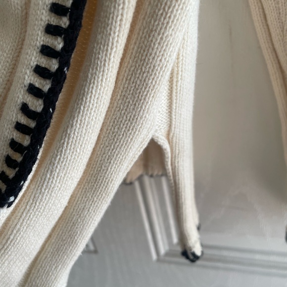 Sweater - Picture 4 of 4